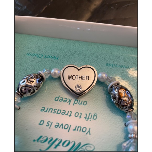 Mother Heart Pearl and Beads Reversible Heart -Clasp Bracelet - Picture 4 of 6